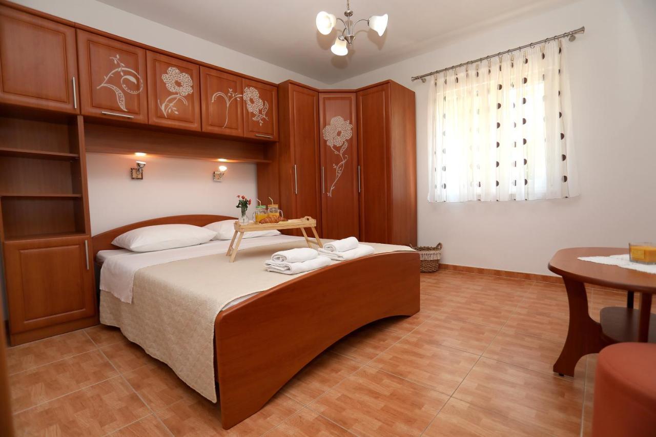 Vila Kuzmanic Trogir Exterior photo