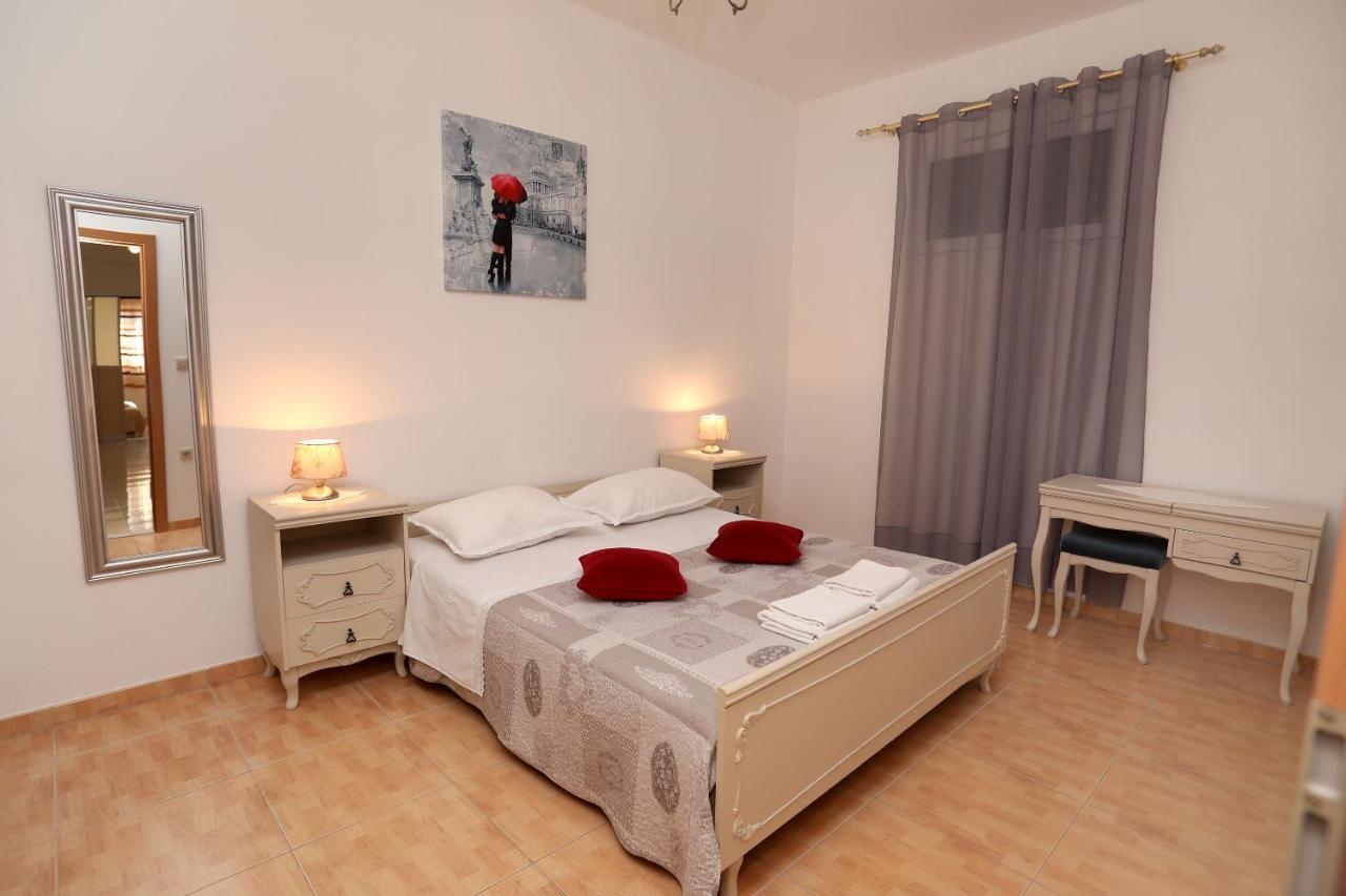 Vila Kuzmanic Trogir Exterior photo